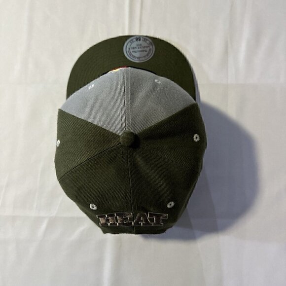 Miami Heat Mitchell & Ness Hardwood Classic Snapback Hat NBA Olive Green/Gray - Picture 4 of 10